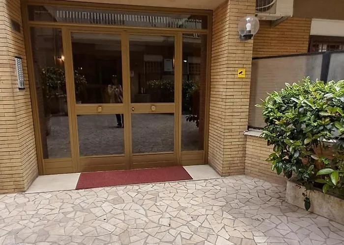 Roberta Vatican Flat Rome